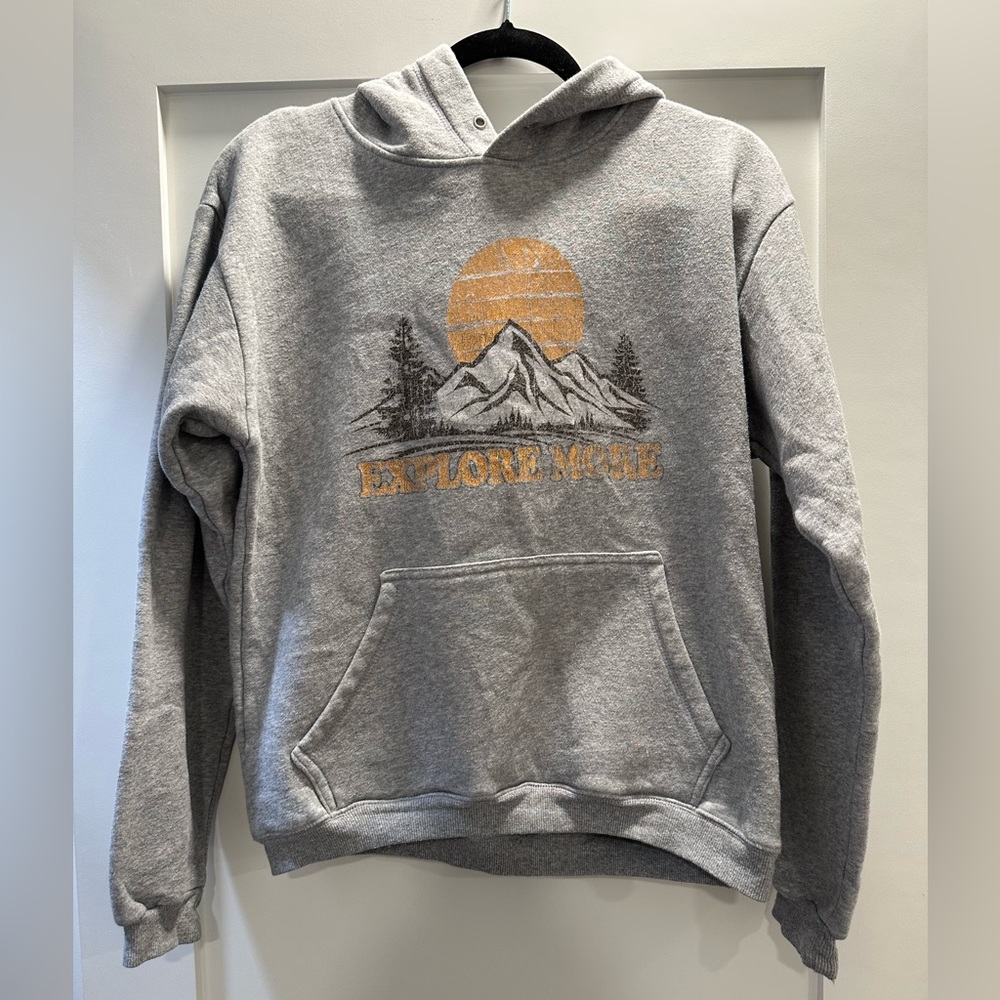Soft and fuzzy sweatshirt. Size: Medium. Color: Light Grey.
